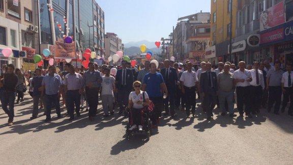 İlçemizde Engelliler Haftası kutlamaları kapsamında Farkındalık Yürüyüşü yapıldı.